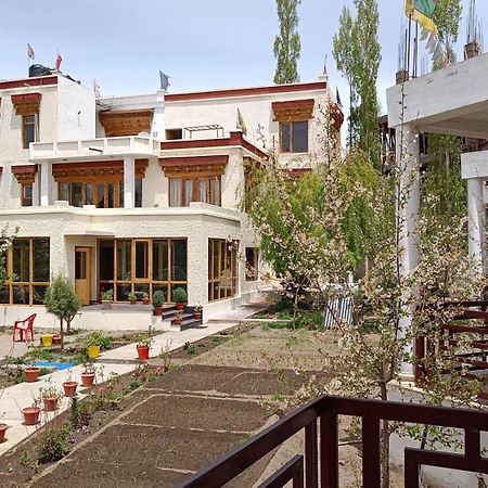 Niri-La Guest House Лех Екстер'єр фото