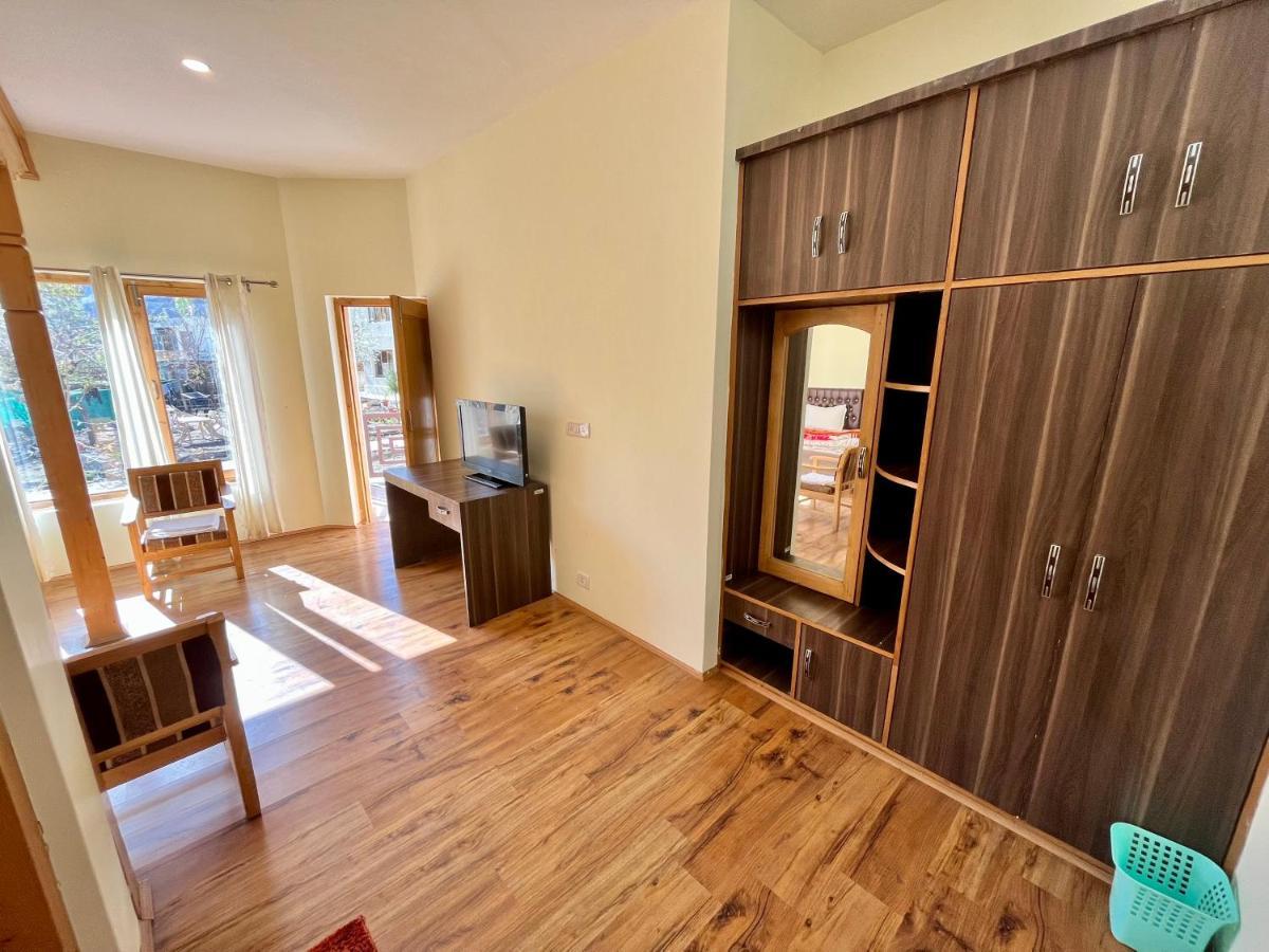 Niri-La Guest House Лех Екстер'єр фото