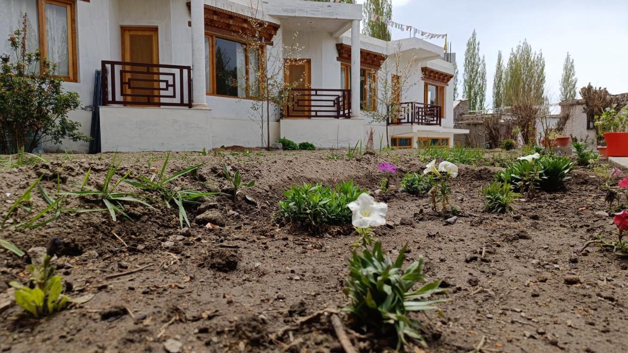 Niri-La Guest House Лех Екстер'єр фото